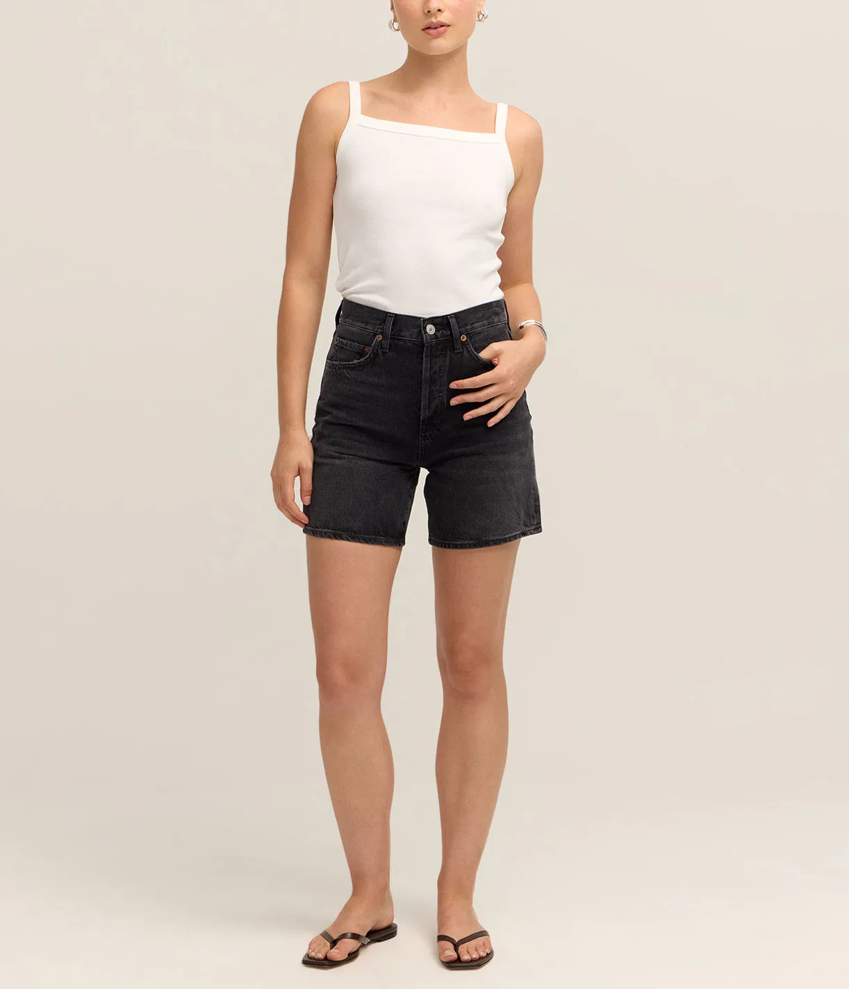 Dame Short in Hitch