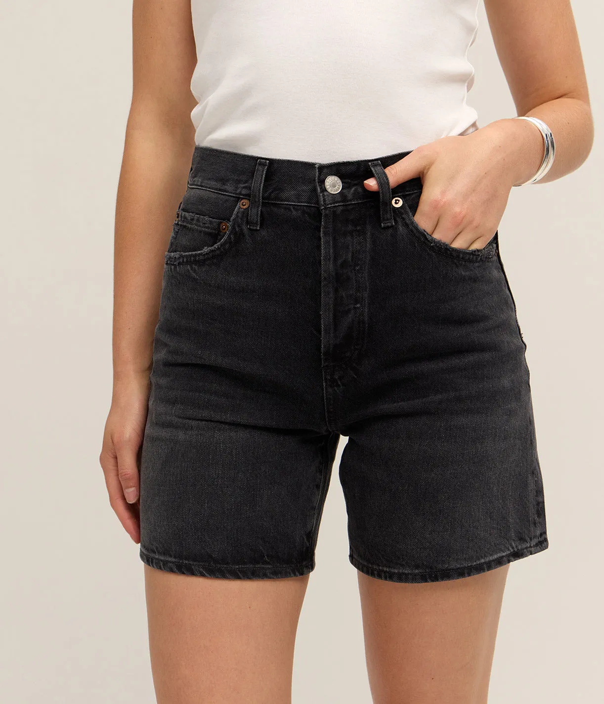 Dame Short in Hitch