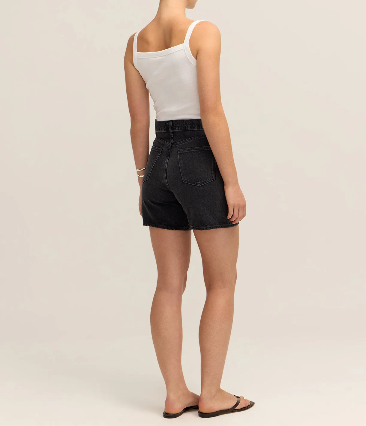 Dame Short in Hitch