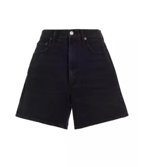 Dame Short in Hitch