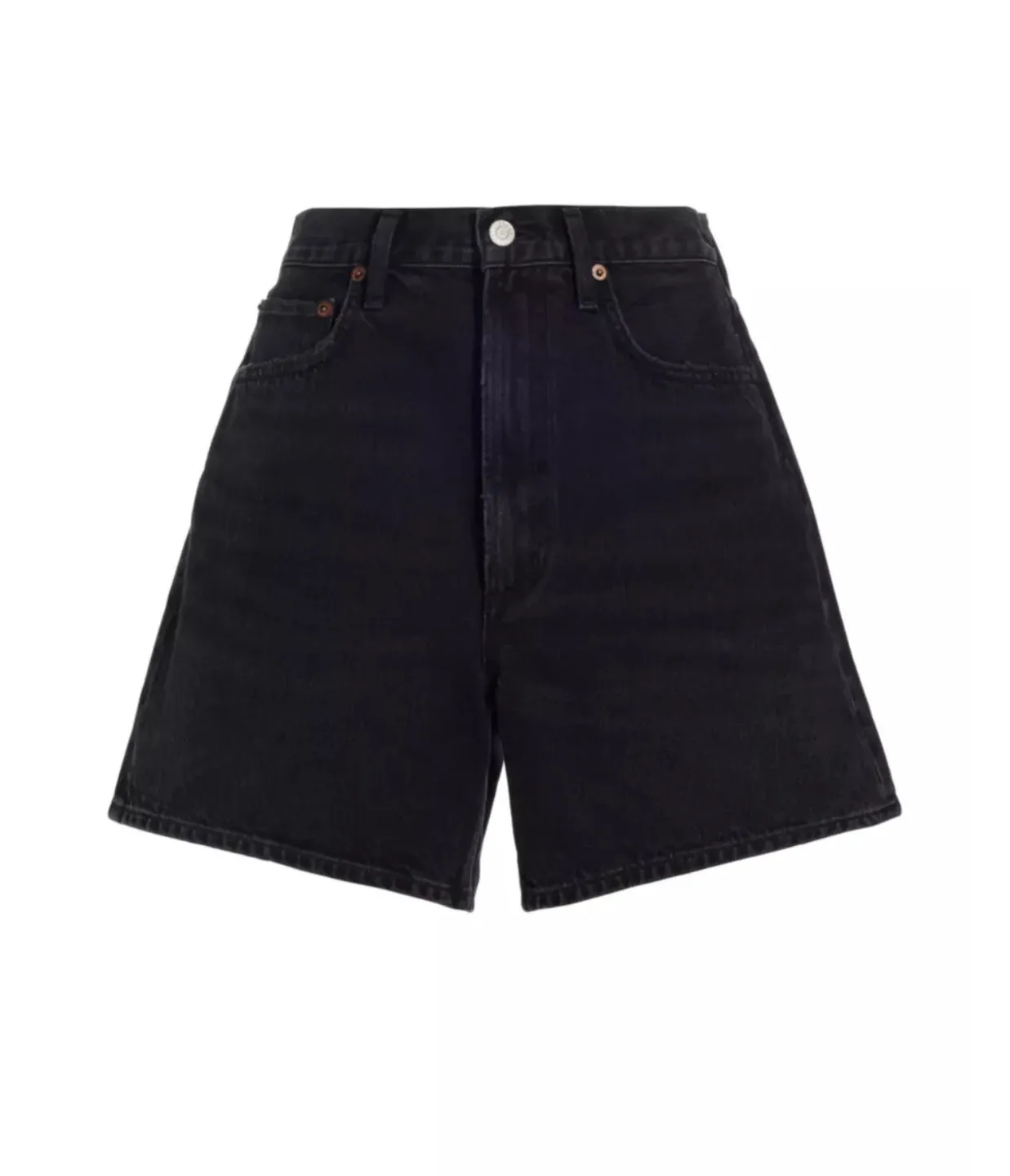 Dame Short in Hitch