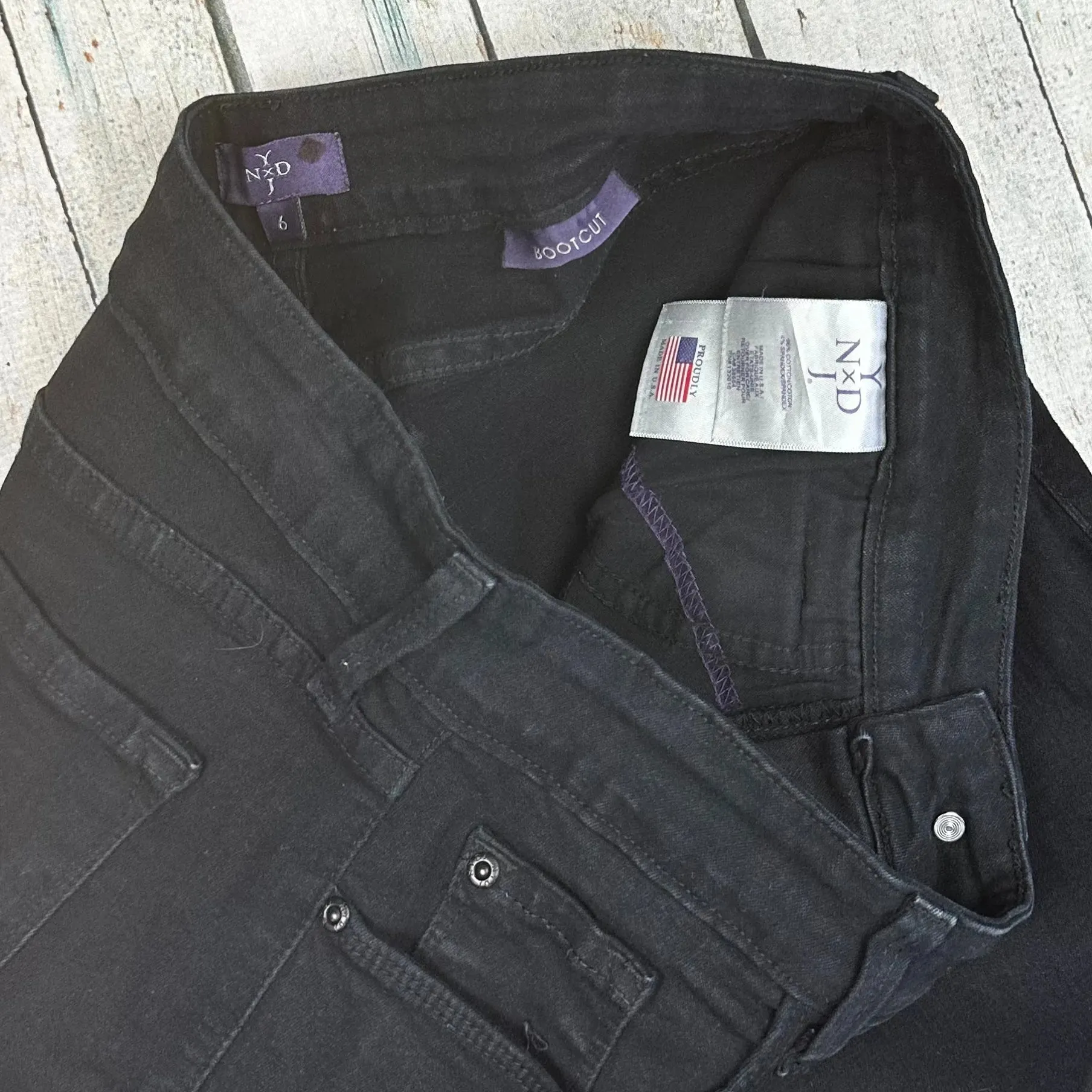 NYDJ - 'Lift & Tuck' Bootcut Jeans -Size 6 US suit 10AU